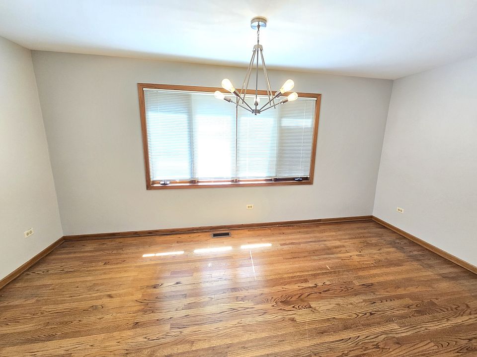 1st image of 3010 S Wells St Floor 1