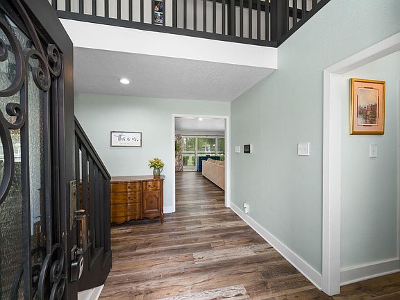 4th image of 403 Banyan St