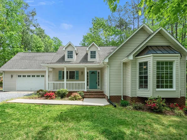 208 Crosstie Rd, Appomattox, VA 24522