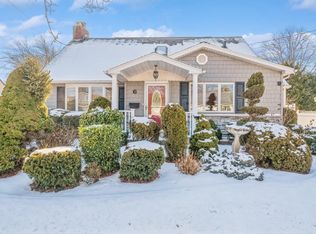 6 Glen Ln, Copiague, NY 11726