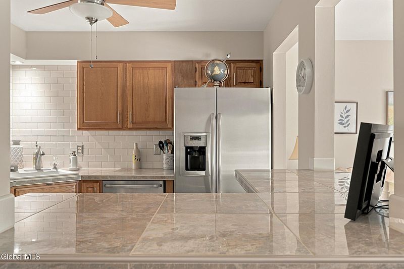 4th image of 49 Brenden Court