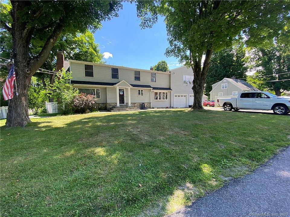 1st image of 8 Old Orchard Ln