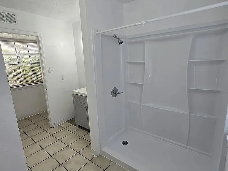 320 Geraldine Loop SE #A — Photo 6