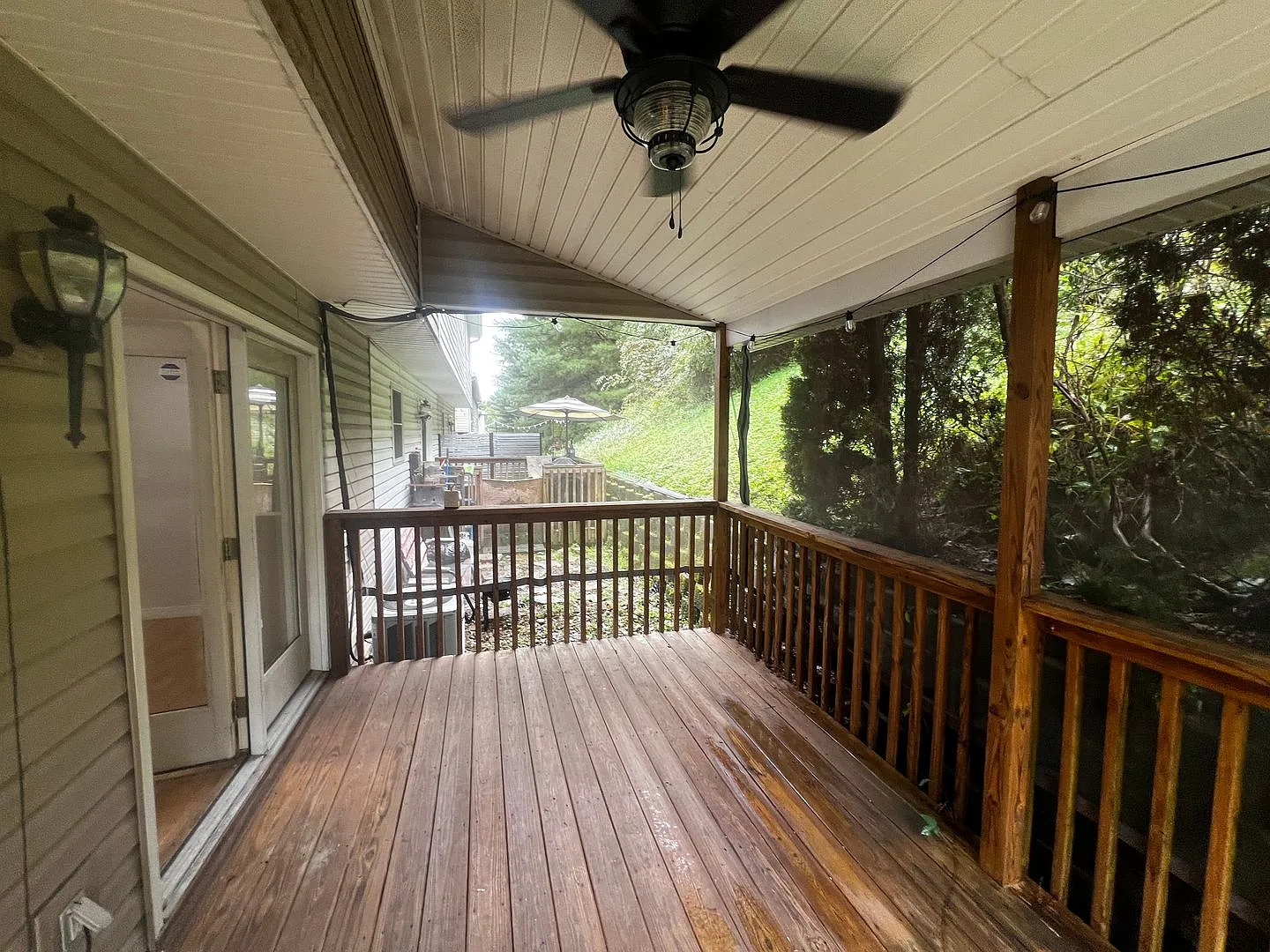 3 Br/2.5 Bath Townhouse - Located near Ruby Memorial Hospital - Available Now — Photo 4