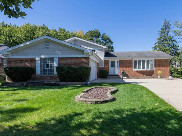 2612 N Waterman Ave, Arlington Heights, IL 60004
