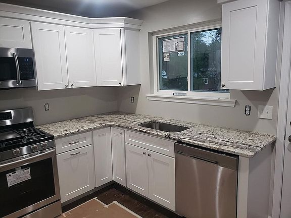 Kitchen before backsplash