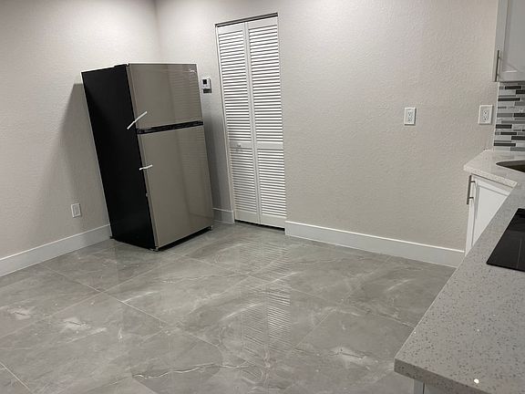 4th image of 4255 Narcissus Ave #2