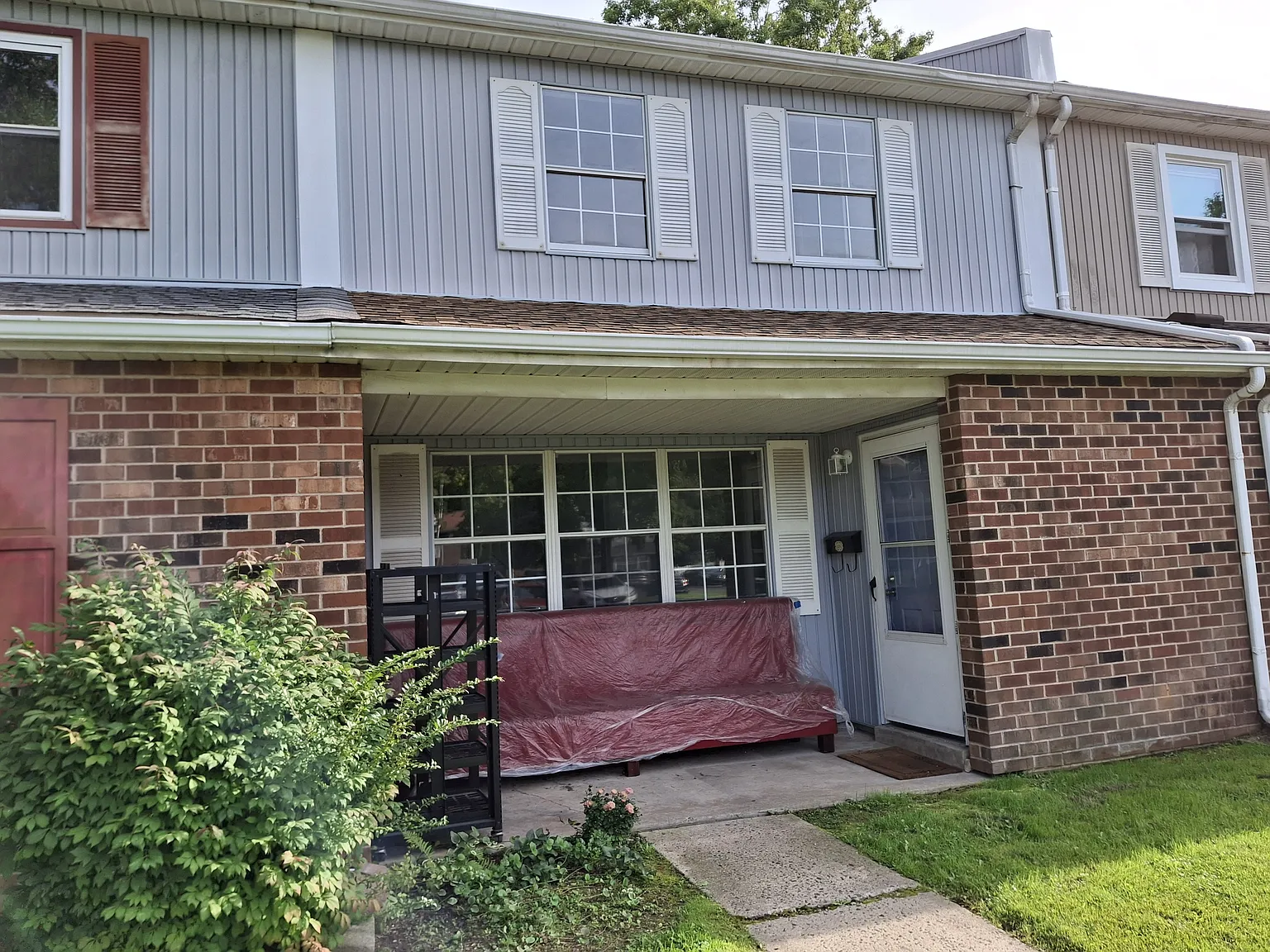 3 bed, 2.5 bath, 1400 sqft, $2,000 — Photo 1
