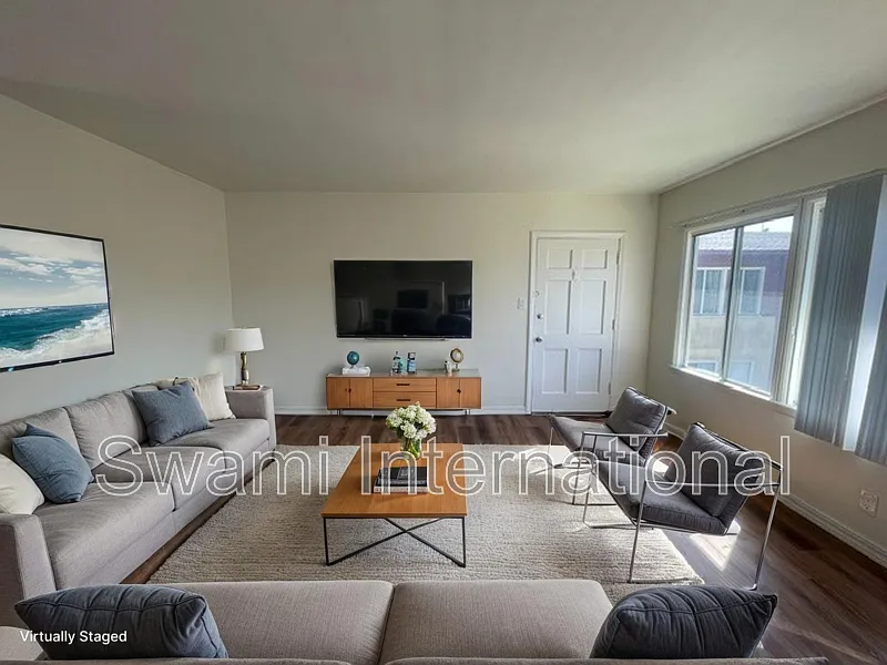 2 bed, 1.0 bath, 841 sqft, $2,195 — Photo 1