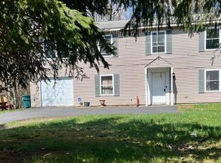 253 Greenbriar Cir, Tobyhanna, PA