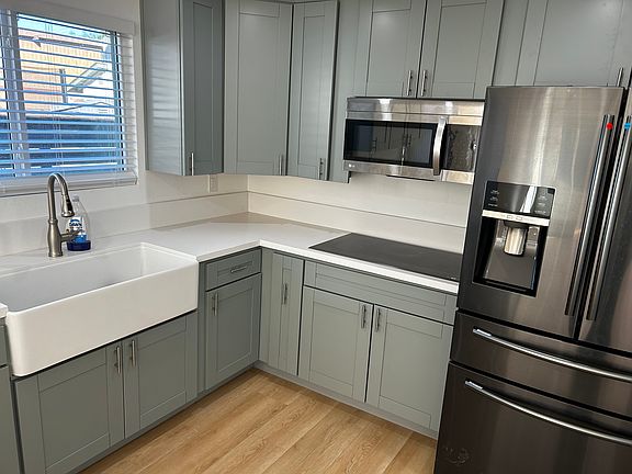 4th image of 834 W Palm Ave