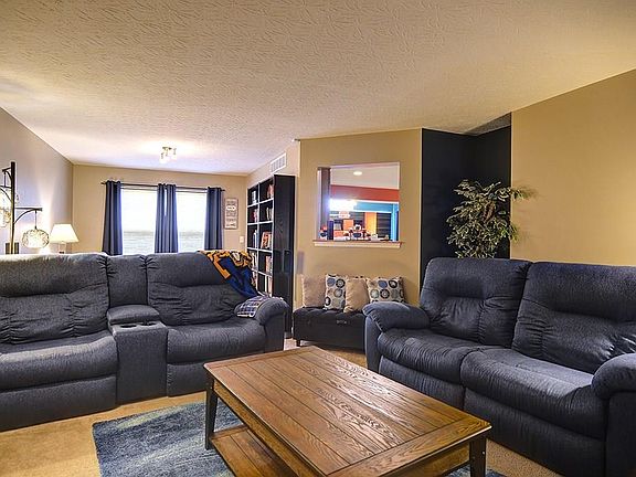 5th image of 4027 Meadowood Dr