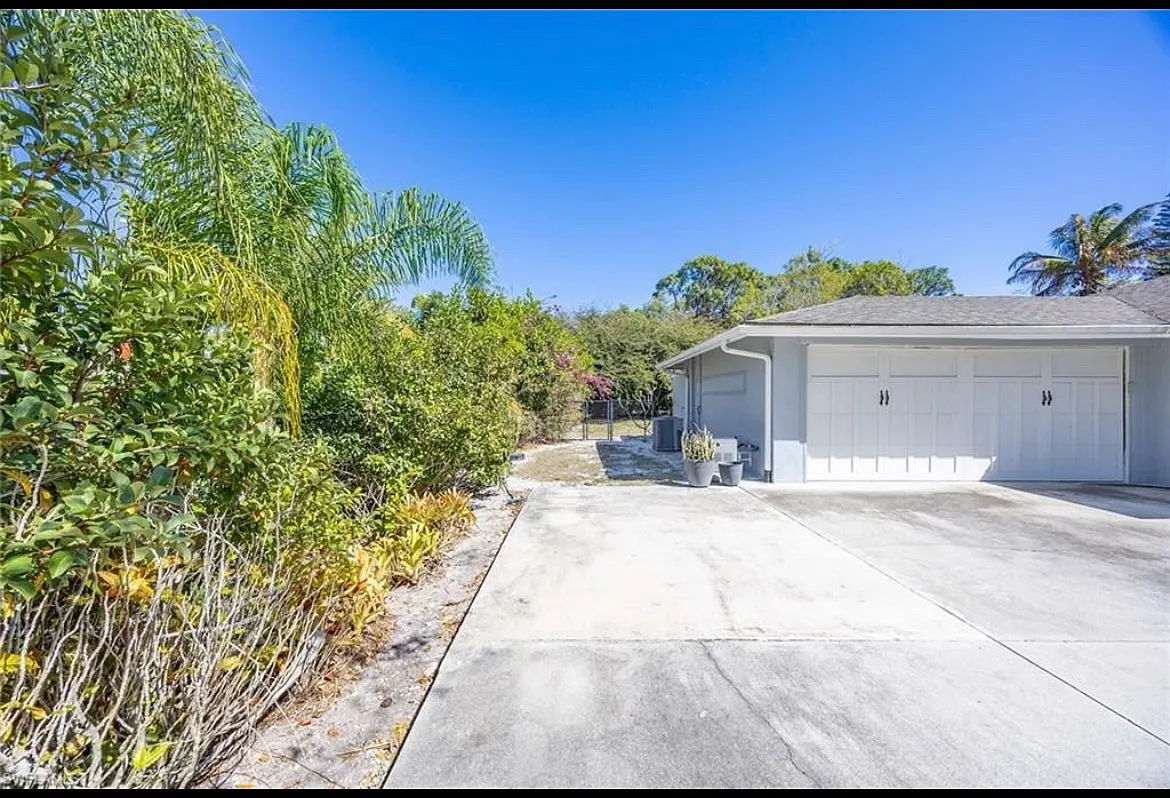 6574 Trail Blvd — Photo 2