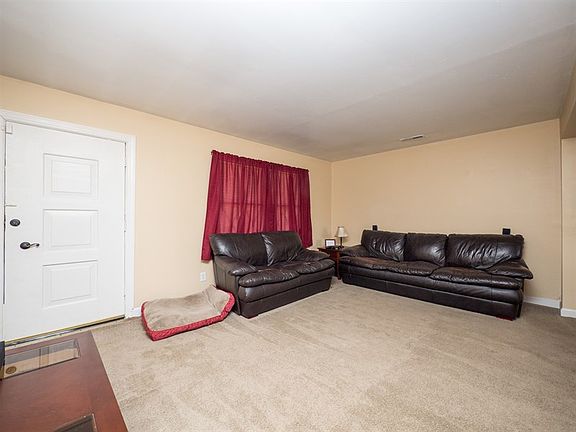 4th image of 9319 Pinenoll Ln