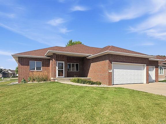 3rd image of 901 Rockwood Ct