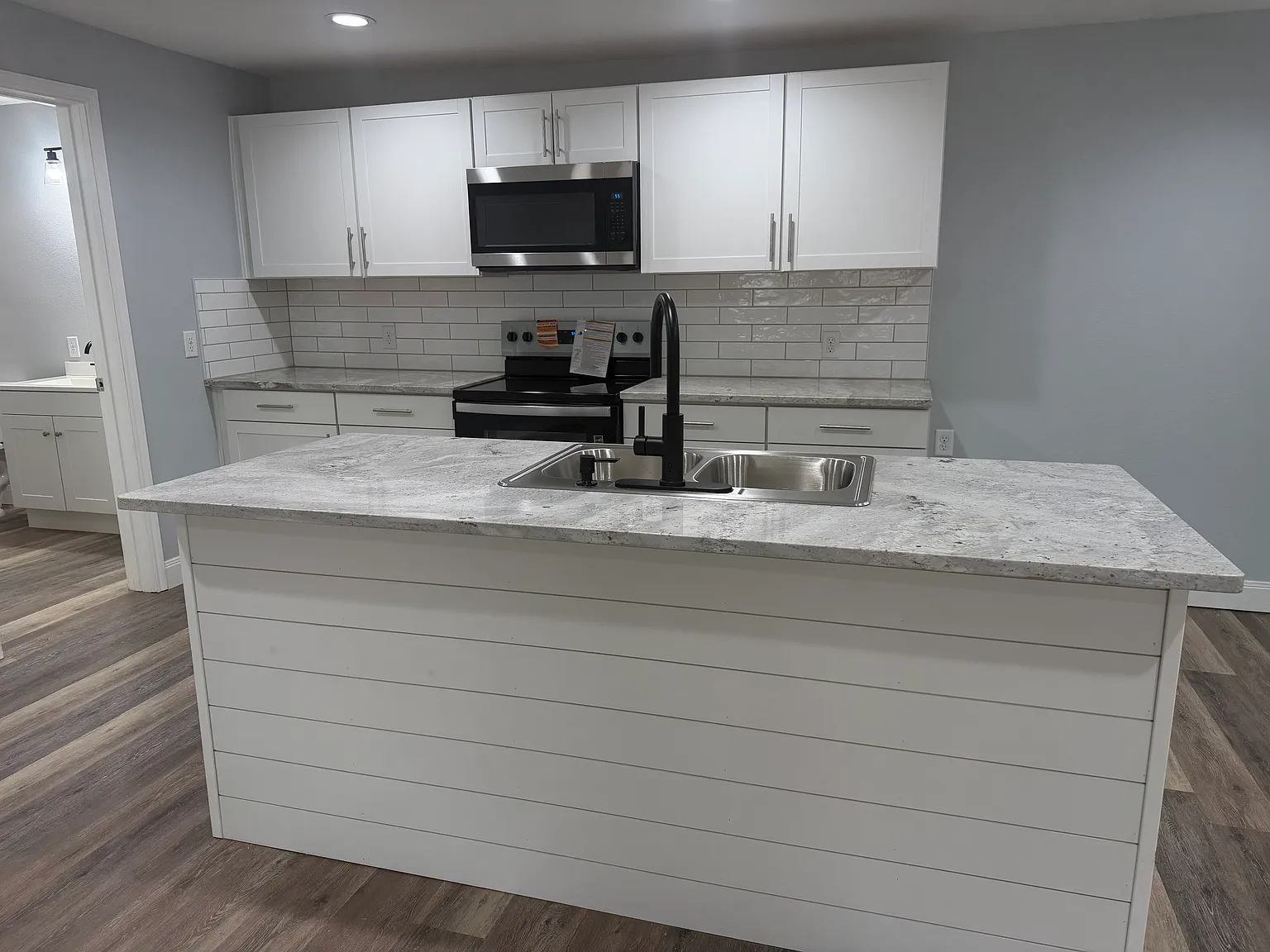 3 bed, 1300 sqft, $2,300 — Photo 2