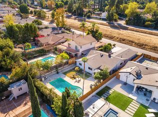 21637 Mulholland Dr, Woodland Hills, CA 91364