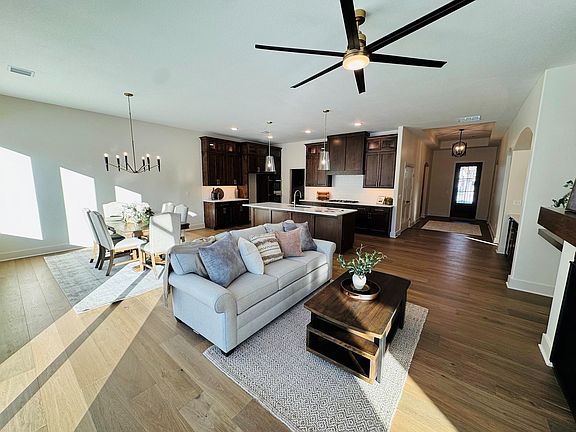 2nd image of 3 E Via Roma St