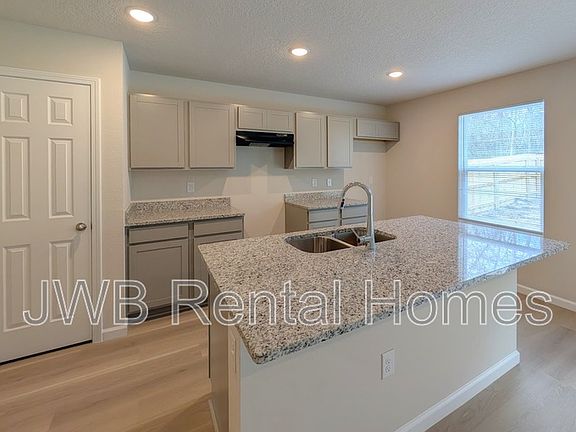 3rd image of 1539 W 45th St