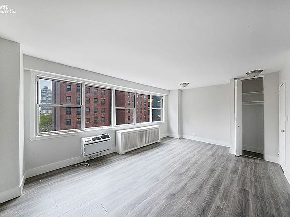 2nd image of 430 W 34th St APT 9F