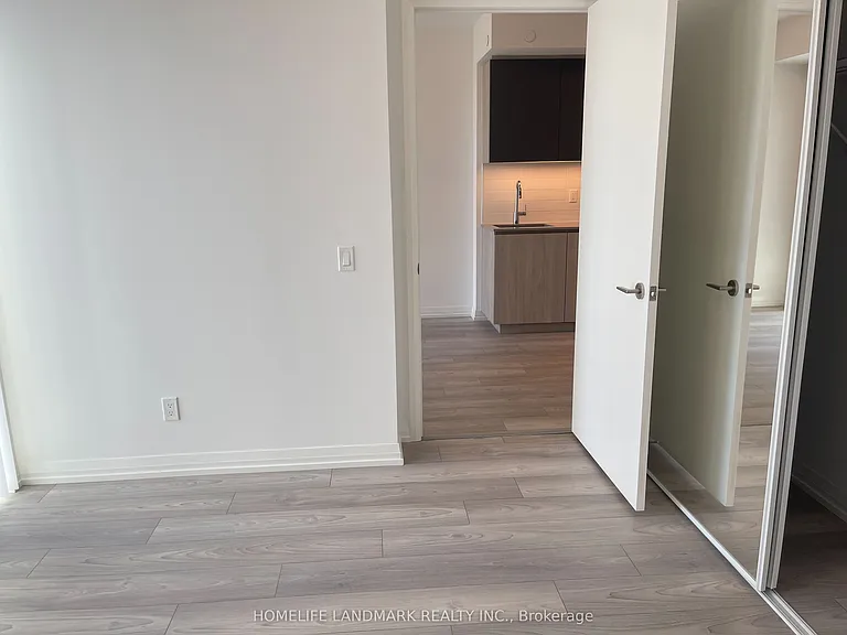400 King St W #604 — Photo 10