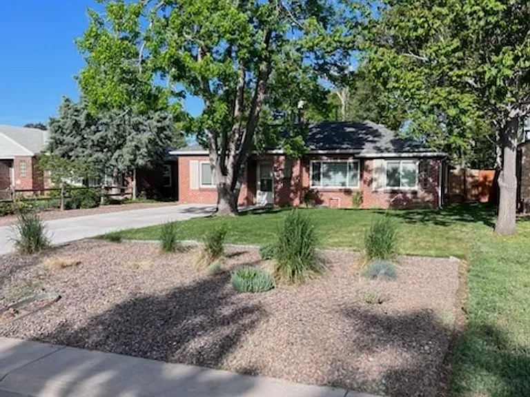 2541 Oneida St — Photo 2