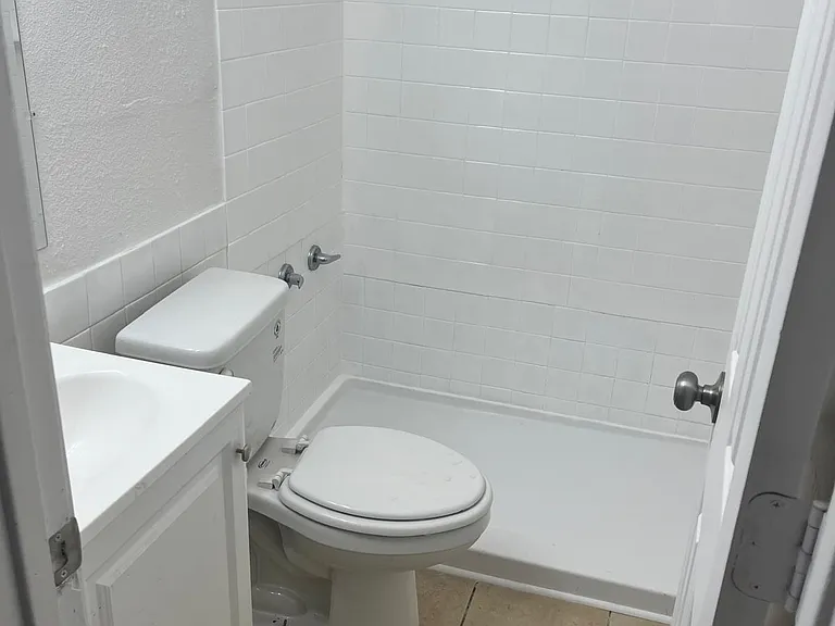 1005 Highland Dr — Photo 3