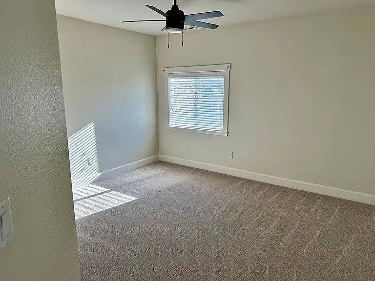 718 W Iowa St — Photo 23