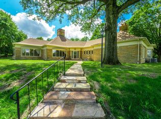 704 Old Suman Rd, Valparaiso, IN 46383