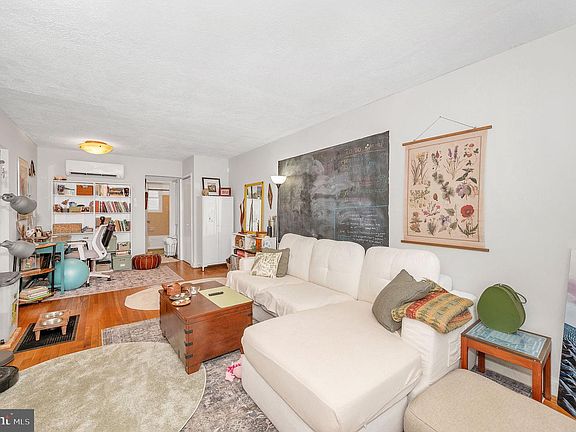 5th image of 109 Webster St NE