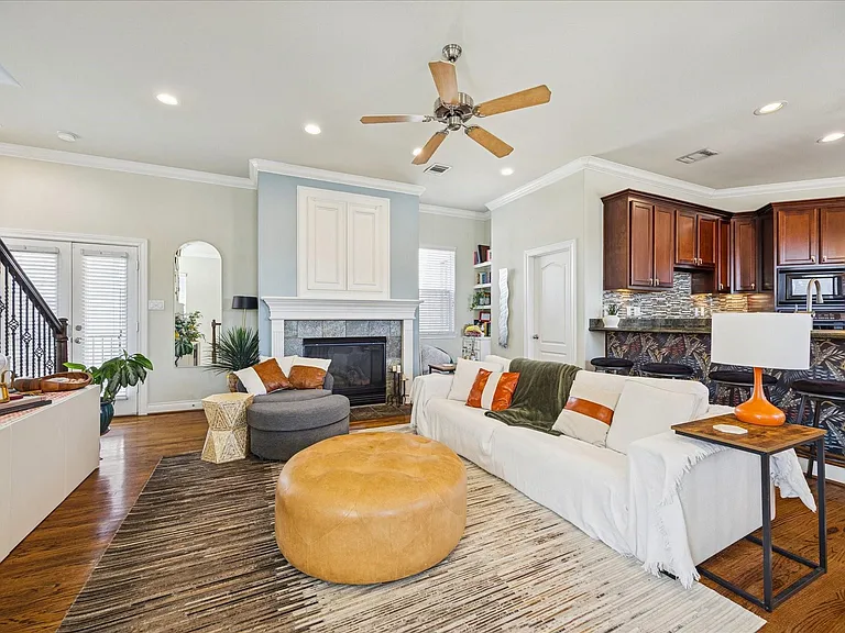 2207 Austin St — Photo 4