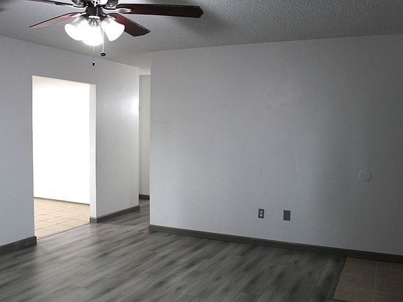 3rd image of 2601 Courtleigh Dr