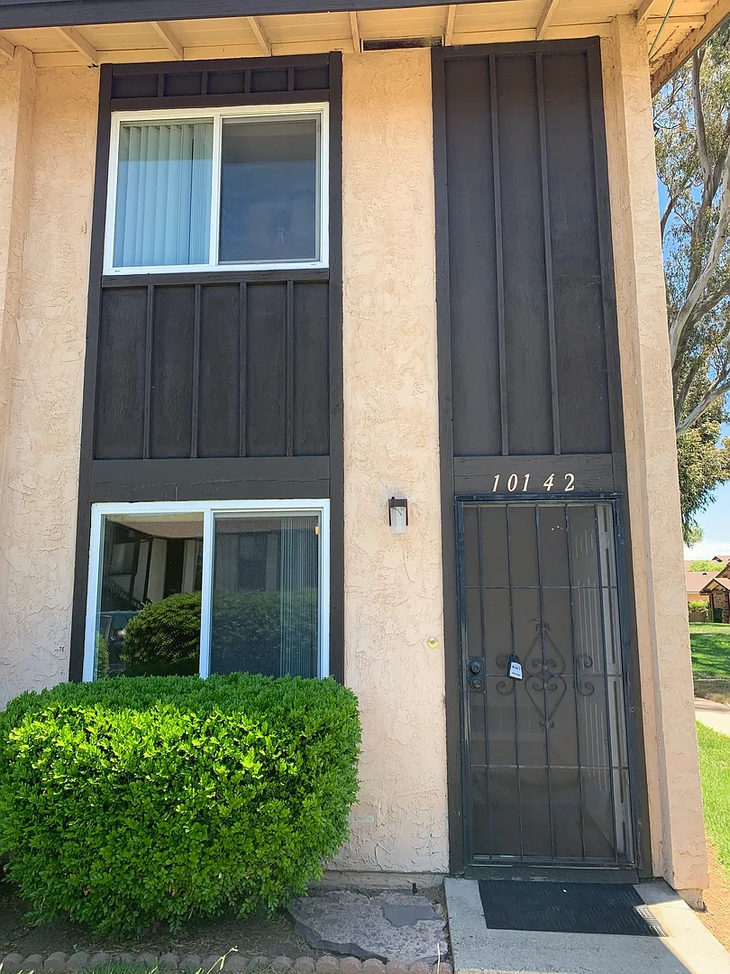 Cozy 2 Bed 1 Bath Home For Rent — Photo 2