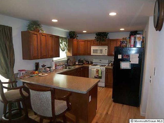 2nd image of 220 Arlington Ave