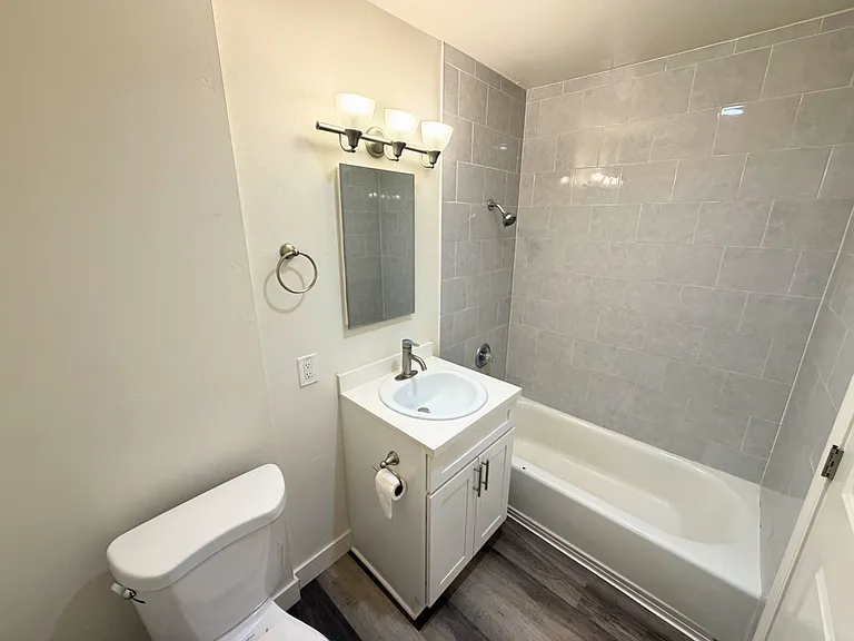 985 Valencia St #3 — Photo 7