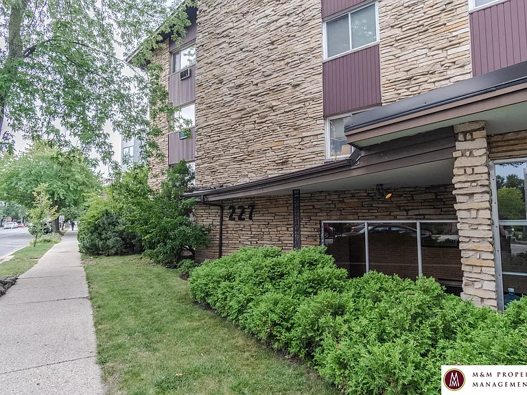 227 Des Plaines — Photo 12