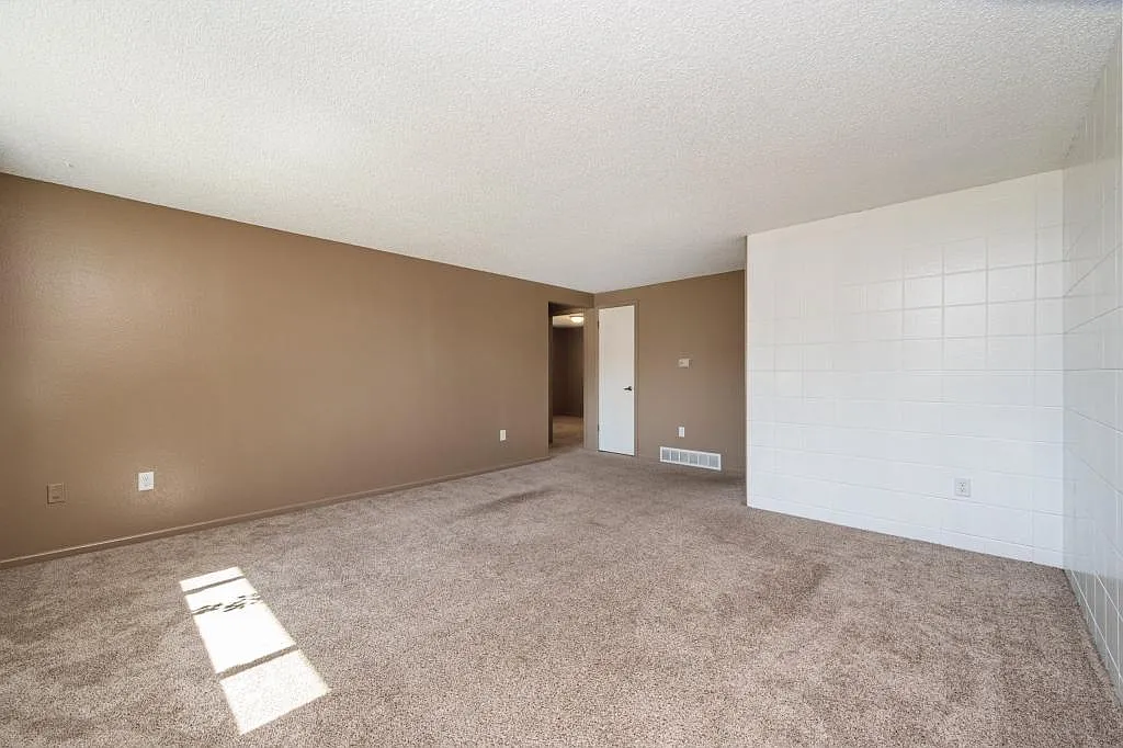 3669 Butternut Dr — Photo 3