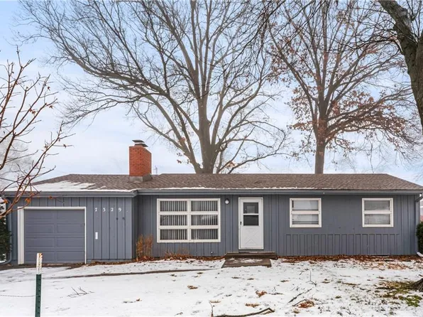 7329 Newton Dr, Overland Park, KS 66204