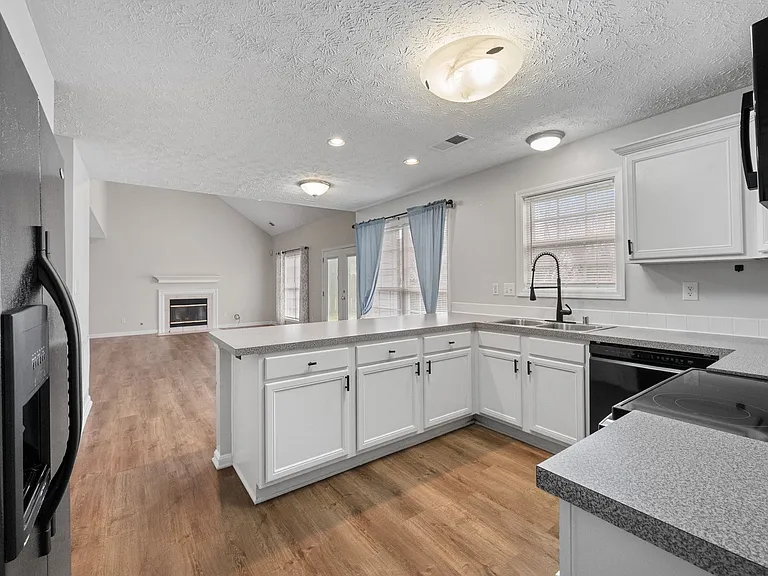 10945 Symington Cir — Photo 17