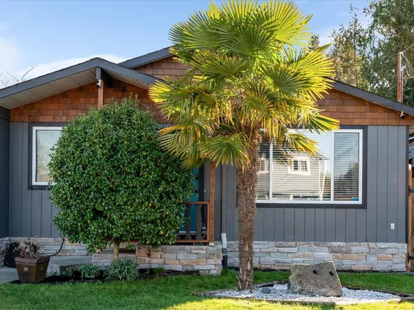 532 Banks Ave W, Parksville, BC V9P 1H5