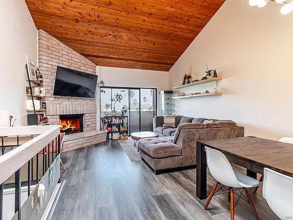 2nd image of 4556 W Point Loma Blvd
