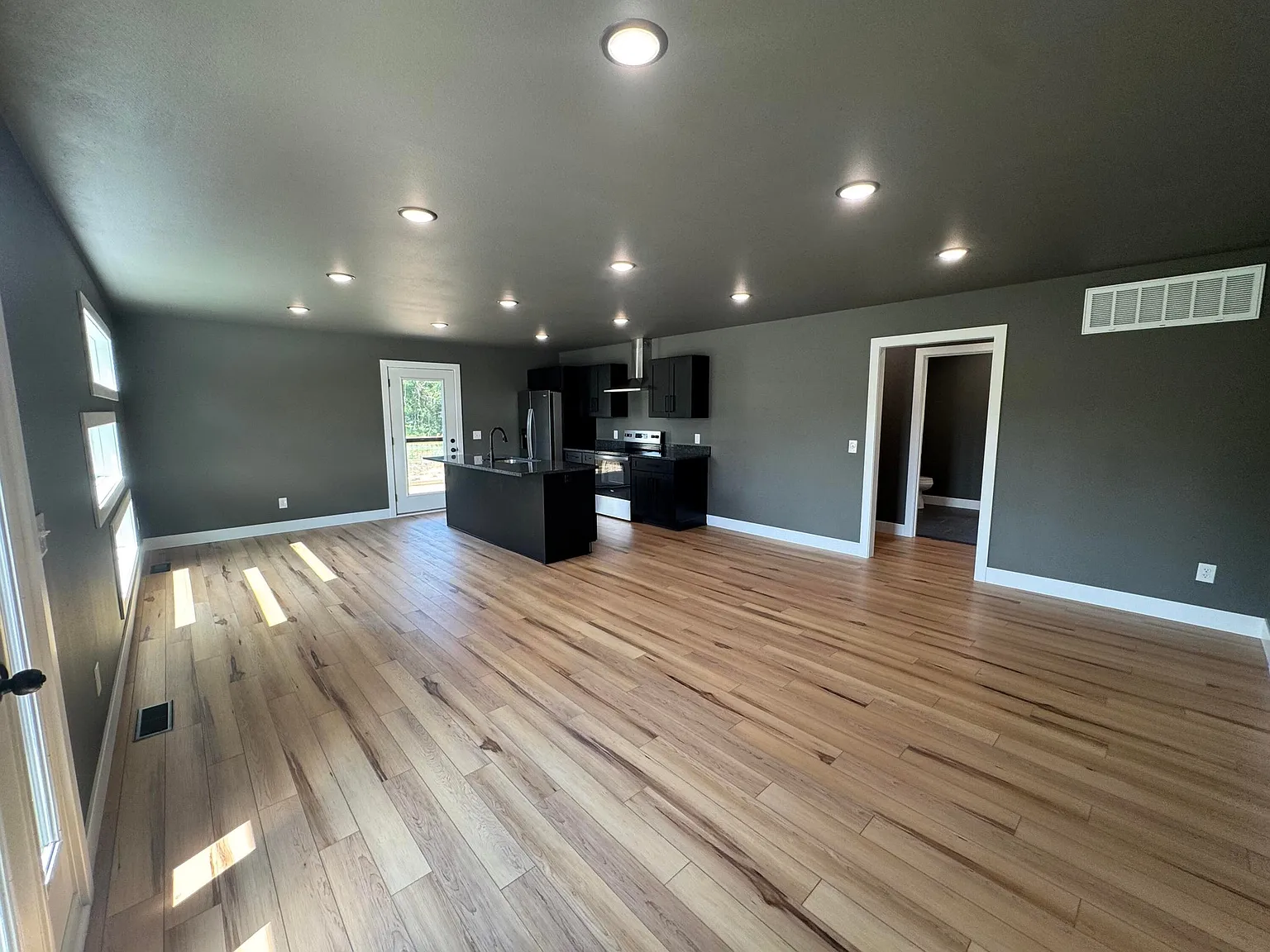 2 bed, 1044 sqft, $1,500 — Photo 2