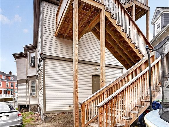 5th image of 37 Stonehurst St