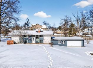 1 Hill North Dl, Saint Louis, MO 63132