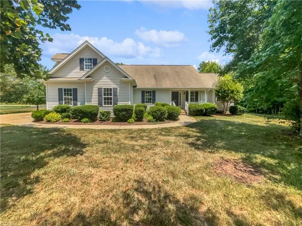 8098 Meadow Springs Pl, Stokesdale, NC 27357