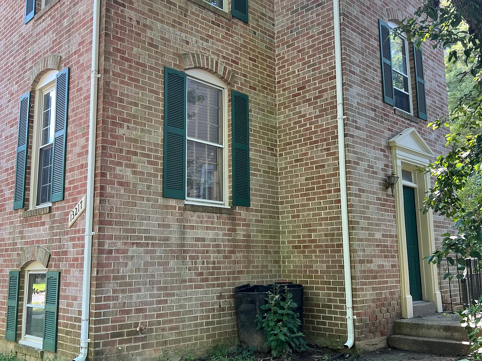 4 bed, 3.5 bath, 1612 sqft, $3,000 — Photo 2