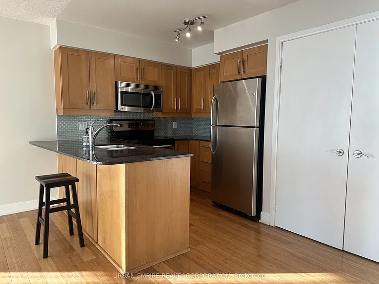2181 Yonge St #1602 — Photo 7