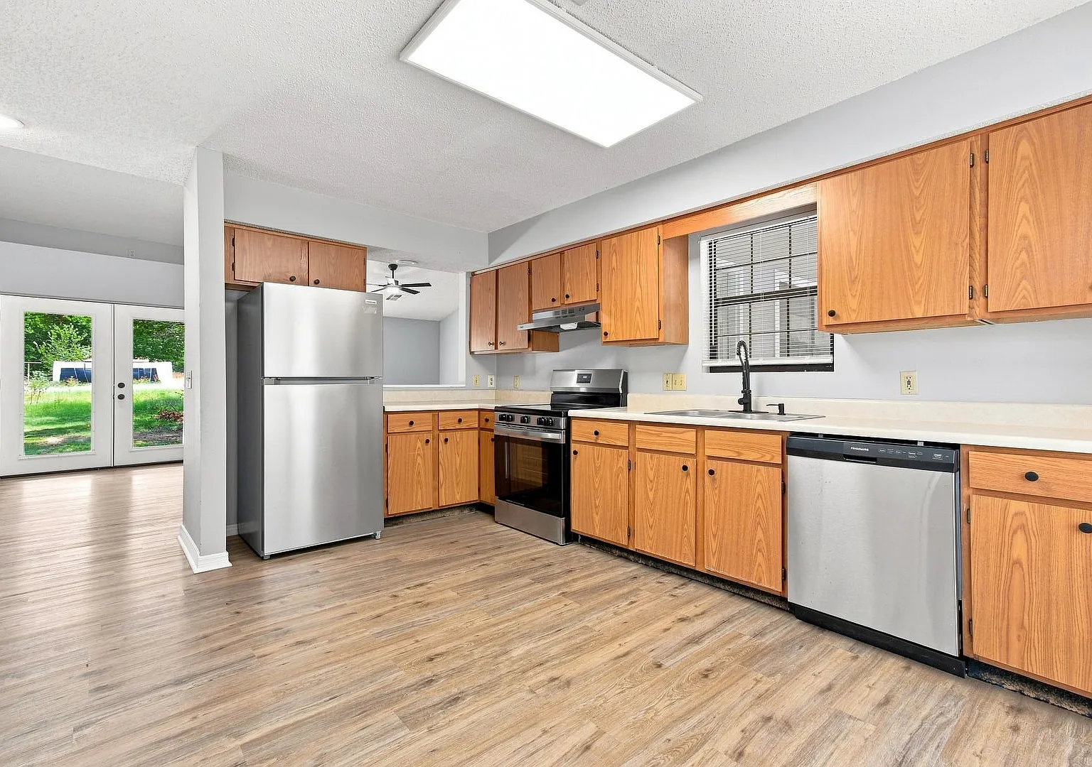 3 Bed 2 Bath in Prue - Renovated and Move-in Ready! $500 off first month rent! — Photo 3