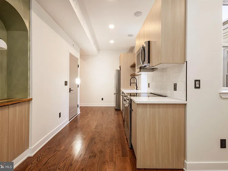 1613 N 33rd St #D — Photo 6