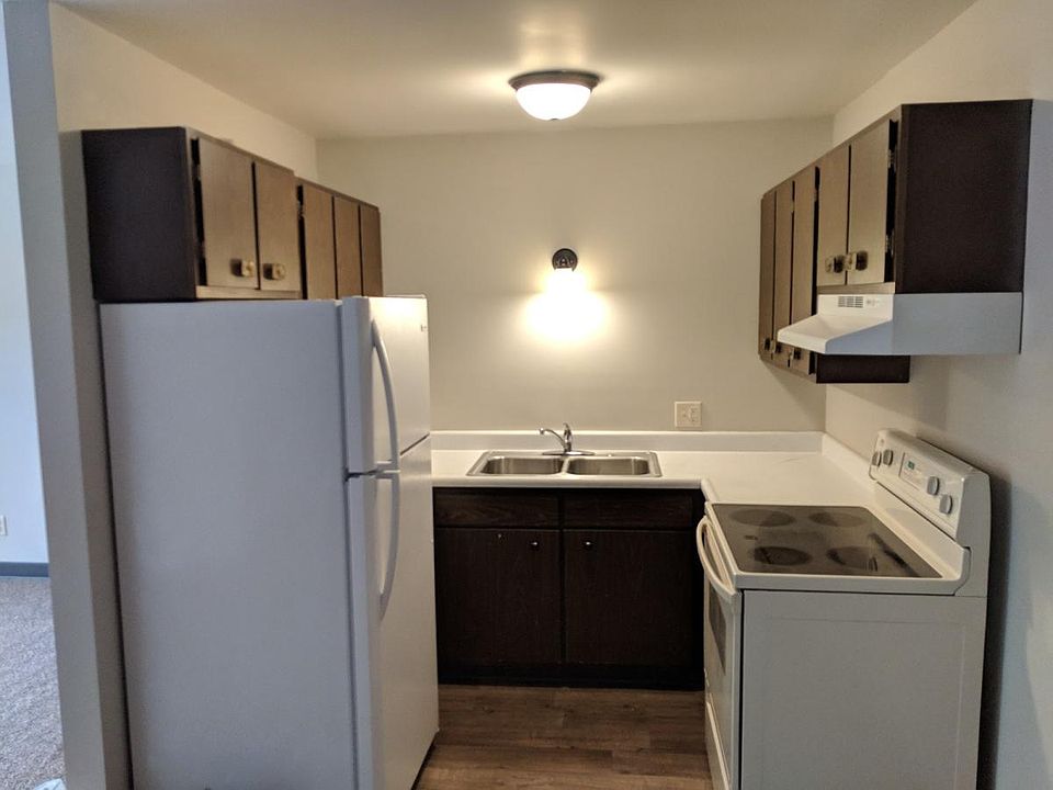 2nd image of 311 E Watonwan St #6